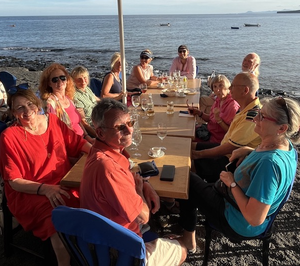 Bild "GALERIEN:Restaurant_mit_Meerblick_Lanzarote_Gruppe.png"